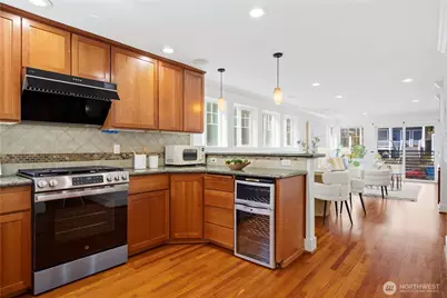 1022 Taylor Avenue N #A, Seattle, WA 98109 - Photo 9
