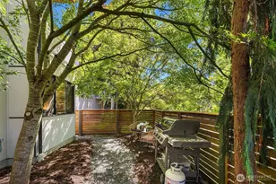 7812 Stroud Ave N, Seattle, WA 98103 - Photo 29