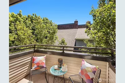 2035 Eastlake Avenue E #301, Seattle, WA 98102 - Photo 9