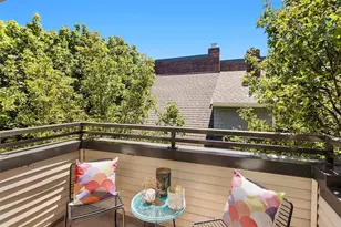 2035 Eastlake Ave E, Seattle, WA 98102 - Photo 9