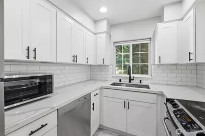 2560 118th Avenue SE #3-301, Bellevue, WA 98005 - Photo 3