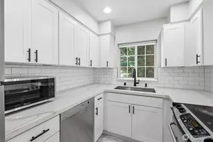 2560 118th Ave SE, Bellevue, WA 98005 - Photo 3