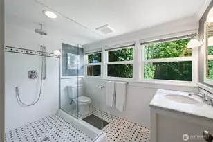 4010 Ashworth Ave N, Seattle, WA 98103 - Photo 17