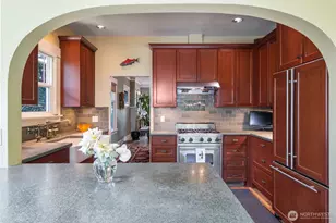 4010 Ashworth Ave N, Seattle, WA 98103 - Photo 11