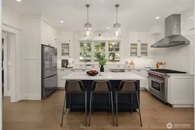 2442 6th Avenue W, Seattle, WA 98119 - Photo 9