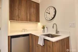 813 NE 90th St, Seattle, WA 98115 - Photo 17