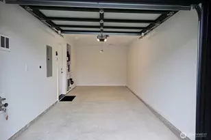 813 NE 90th St, Seattle, WA 98115 - Photo 29