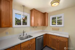 9842 60th Ave S, Seattle, WA 98118 - Photo 15