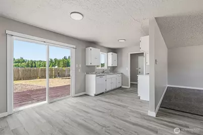 411 SE Brierwood Court, Castle Rock, WA 98611 - Photo 9