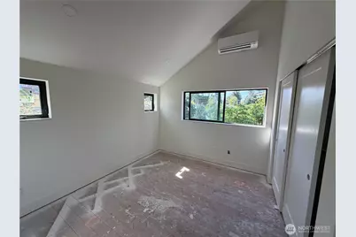 4709 SW Hinds Street, Seattle, WA 98116 - Photo 9