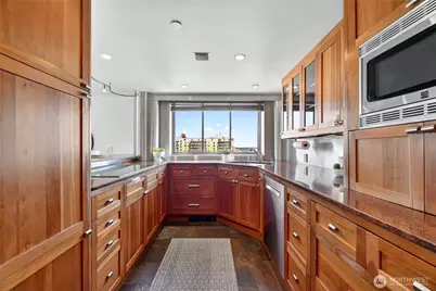 1120 Spring Street #1201, Seattle, WA 98104 - Photo 9