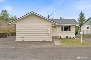 114 Cherry St NW, Castle Rock, WA 98611 - Photo 3