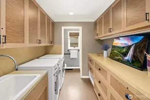 8443 NE 6th St, Medina, WA 98039 - Photo 25
