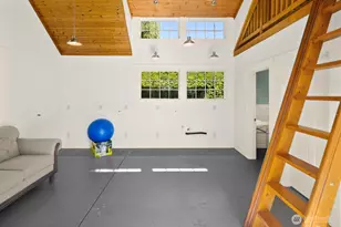 8443 NE 6th St, Medina, WA 98039 - Photo 23