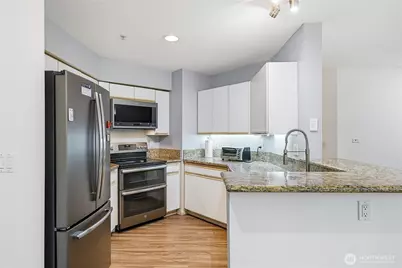 11130 SE 208th St #J101, Kent, WA 98031 - Photo 9