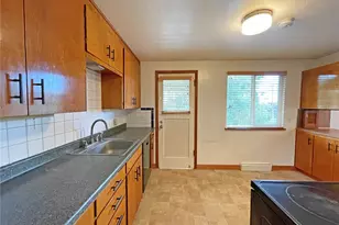 1706 NE 82nd St, Seattle, WA 98115 - Photo 9