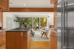 10020 NE 27th St, Bellevue, WA 98004 - Photo 13