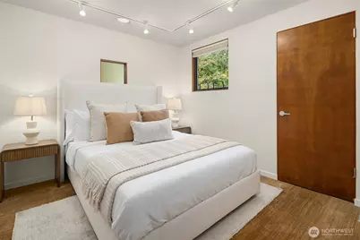 10020 NE 27th Street, Bellevue, WA 98004 - Photo 25
