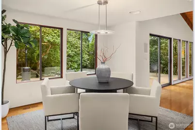 10020 NE 27th Street, Bellevue, WA 98004 - Photo 9