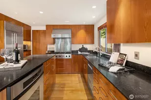 10020 NE 27th St, Bellevue, WA 98004 - Photo 11