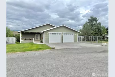 727 Kenwood Street, Omak, WA 98841 - Photo 1