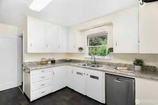 7658 NE 12th St, Medina, WA 98039 - Photo 7