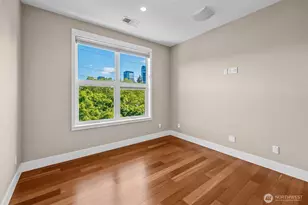 10045 NE 1st St, Bellevue, WA 98004 - Photo 29