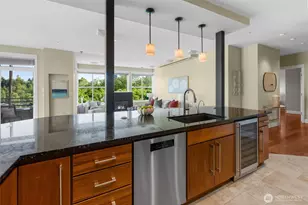 10045 NE 1st St, Bellevue, WA 98004 - Photo 11