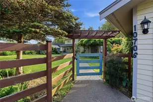 10706 Crescent Valley Dr NW, Gig Harbor, WA 98332 - Photo 3
