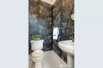 2222 Warren Avenue N, Seattle, WA 98109 - Photo 15
