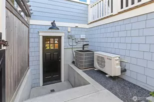 2222 Warren Ave N, Seattle, WA 98109 - Photo 35