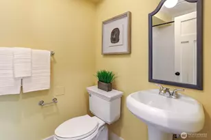 2222 Warren Ave N, Seattle, WA 98109 - Photo 33
