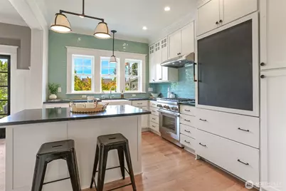 2222 Warren Avenue N, Seattle, WA 98109 - Photo 11