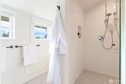 2222 Warren Avenue N, Seattle, WA 98109 - Photo 29