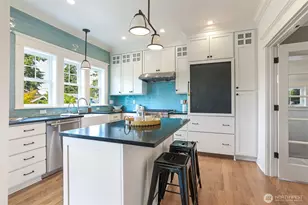 2222 Warren Ave N, Seattle, WA 98109 - Photo 9