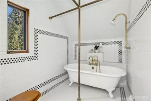 19027 SE May Valley Rd, Issaquah, WA 98027 - Photo 25