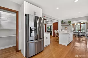 321 NW 78th St, Seattle, WA 98117 - Photo 13