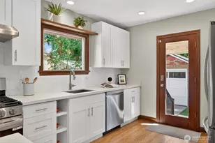 321 NW 78th St, Seattle, WA 98117 - Photo 11