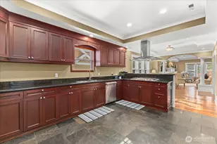400 NE 50th St, Seattle, WA 98105 - Photo 9
