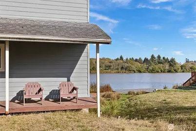 580 Mount Olympus Avenue SE, Ocean Shores, WA 98569 - Photo 3