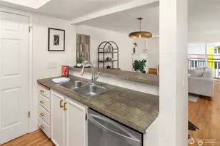 5901 Phinney Ave N, Seattle, WA 98103 - Photo 9