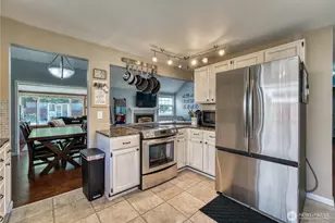 1018 NE Knights Ct, Bremerton, WA 98311 - Photo 15