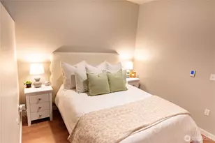 1085 103rd Ave NE, Bellevue, WA 98004 - Photo 5