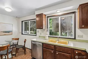 7509 42nd Ave NE, Seattle, WA 98115 - Photo 9
