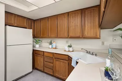 9710 5th Avenue NE #503, Seattle, WA 98115 - Photo 17