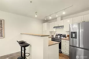 10825 SE 200th St, Kent, WA 98031 - Photo 5