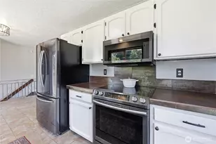 102 Sherwood Ln, Castle Rock, WA 98611 - Photo 11