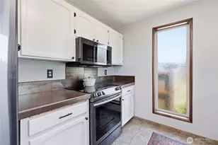 102 Sherwood Ln, Castle Rock, WA 98611 - Photo 9