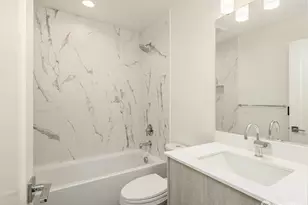 102 NE 44th St, Seattle, WA 98105 - Photo 13