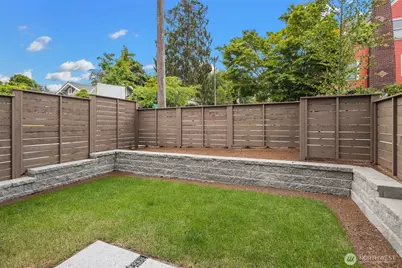 102 NE 44th Street, Seattle, WA 98105 - Photo 11